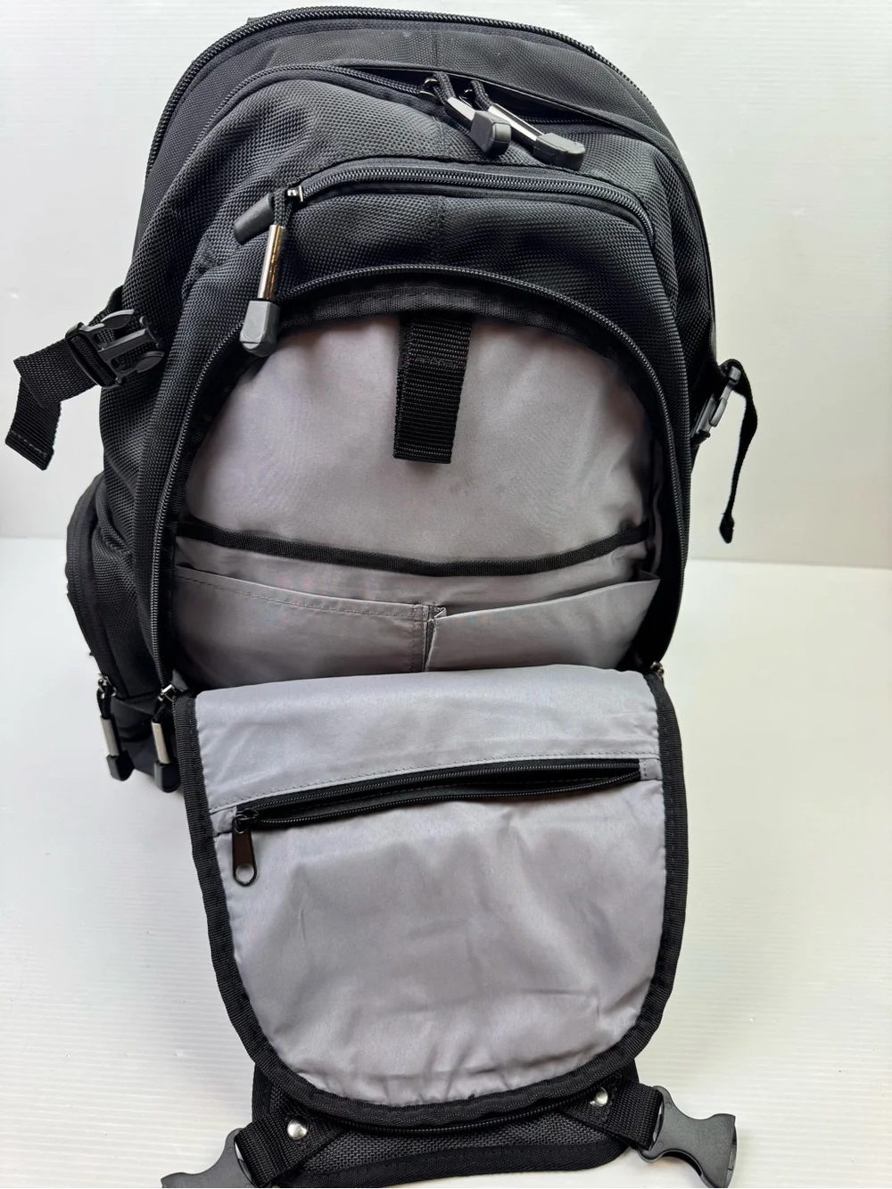 VTG Sony VAIO Black Gamer Multimedia 17” Laptop Backpack ONB202-01 VGP-AMB1A17/B